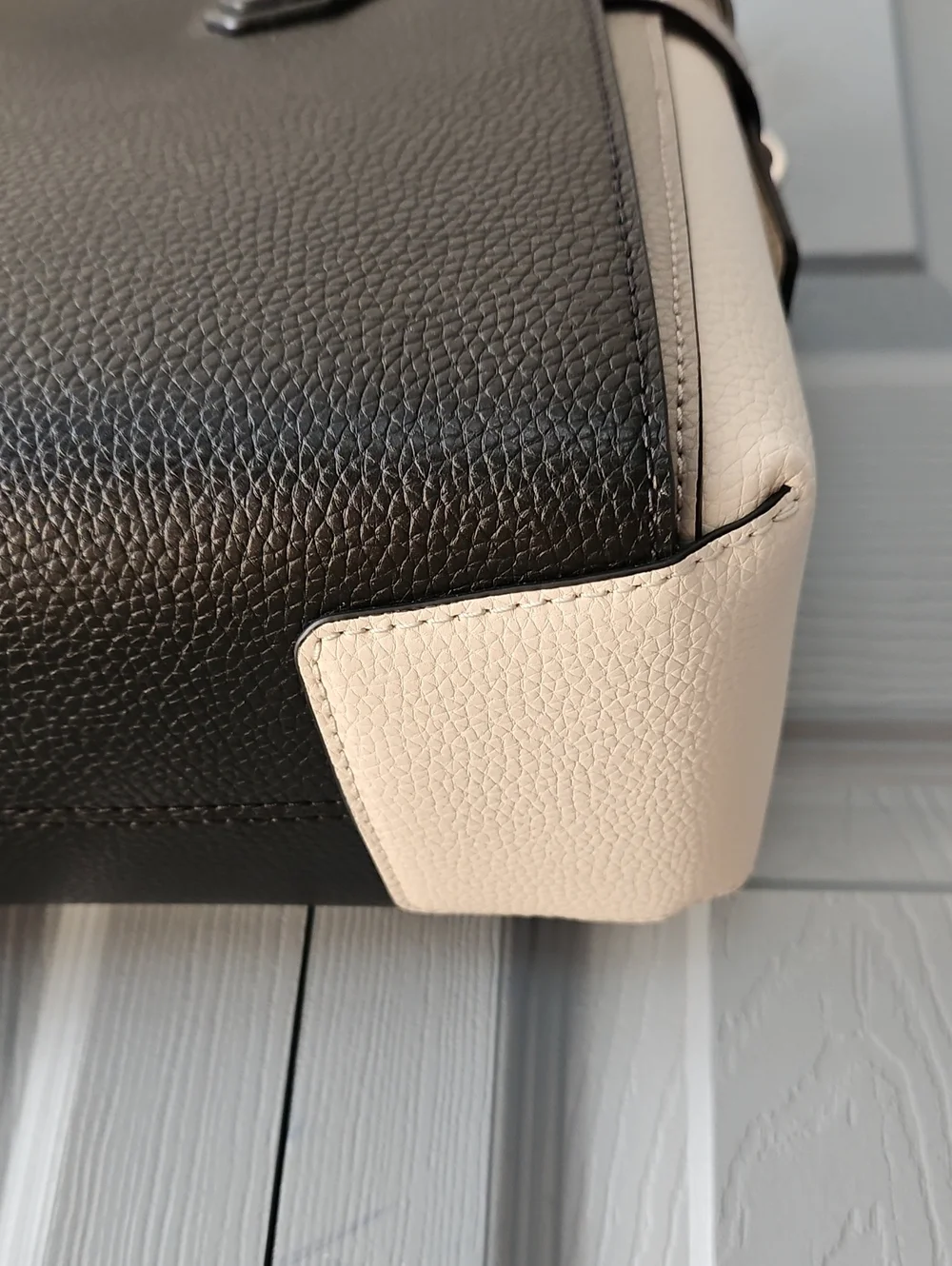 ✨️ PRICE DROP! MICHAEL KORS NWT Black Colorblock Leather Satchel - Picture 5 of 15
